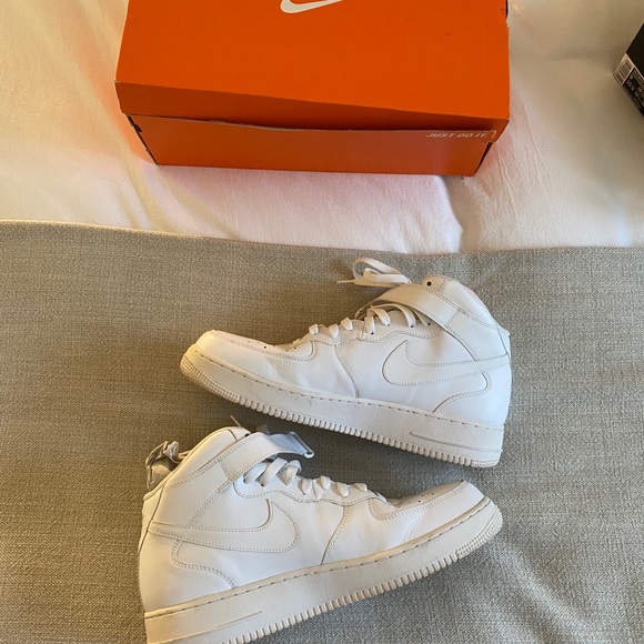 Nike Air Force high top men’s shoe - Picture 3 of 3